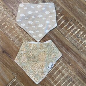 🧡FREE w/Purchase Baby bibs Copper Pearl & Le Bebe